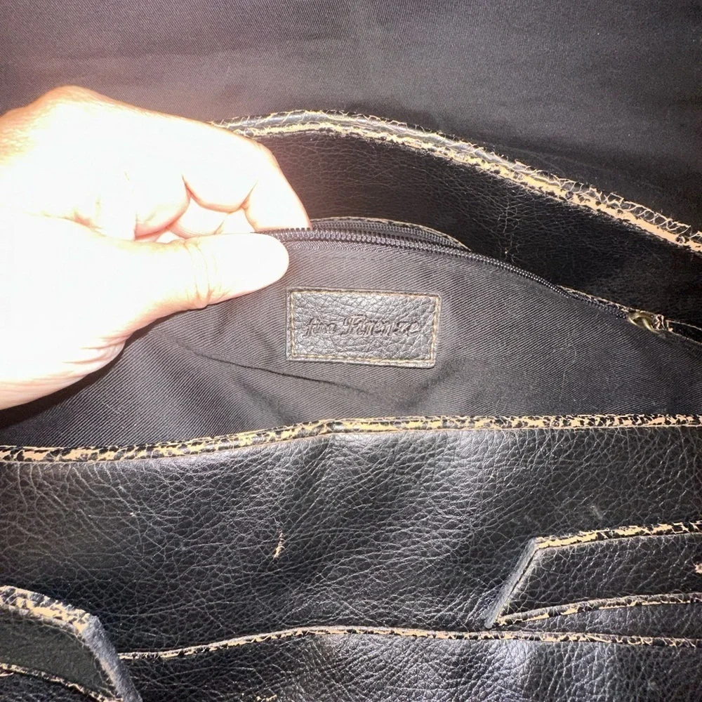 FINA FIRENZE TRAVEL DISTRESSED LEATHER MESSENGER BAG MANY POKETS .